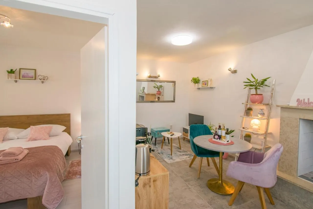 Contacts de Apartman Enjoy